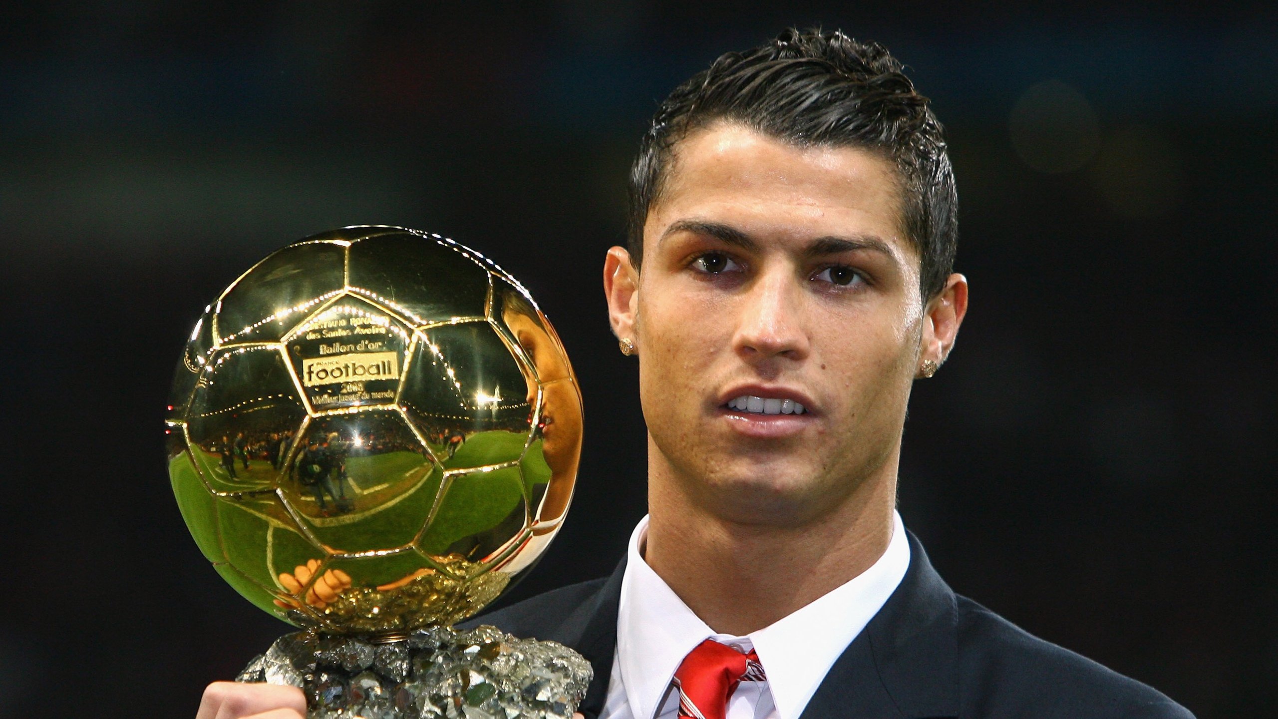 开云体育开云-足球与生命:运动中诞生的温暖故事,足球和生活有什么联系